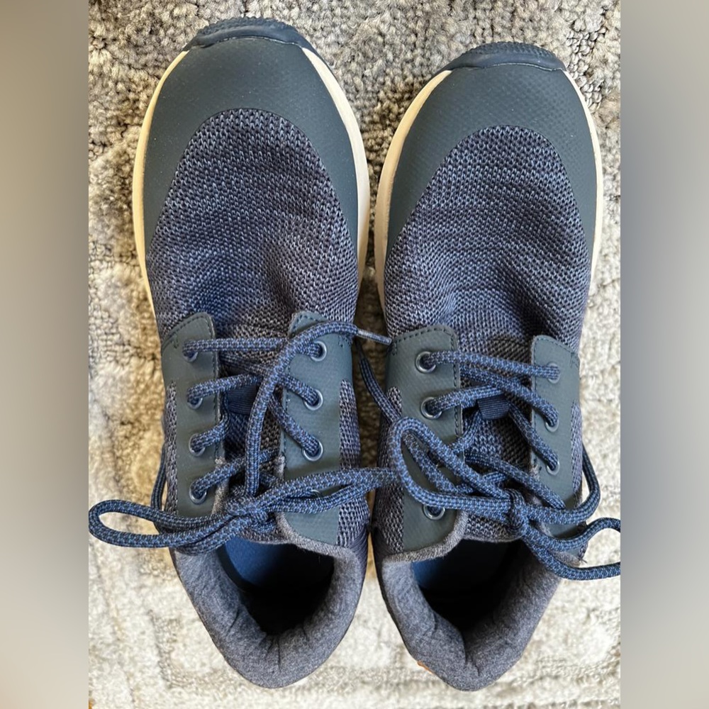 Pristine Amazon Essentials Blue Sneaker